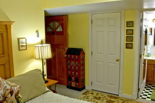 Bed & Breakfast Big Yellow Inn