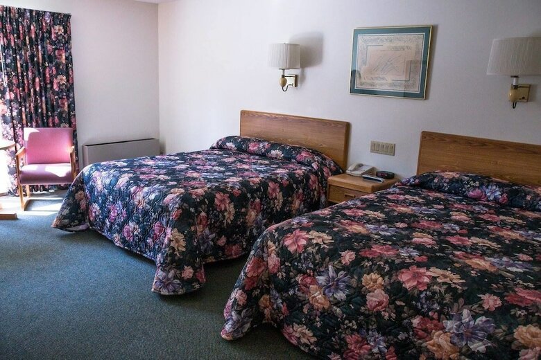 T-bird Motor Inn