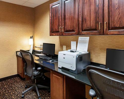 Hotel Comfort Suites Dulles Airport