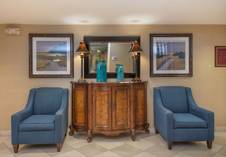 Arlington Court Suites Hotel