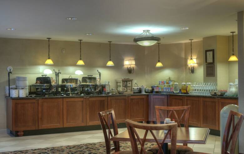 Arlington Court Suites Hotel