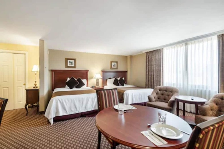 Arlington Court Suites Hotel
