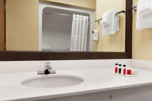 Hotel Comfort Inn Smith Mt. Lake