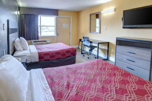 Hotel Econo Lodge At Military Circle