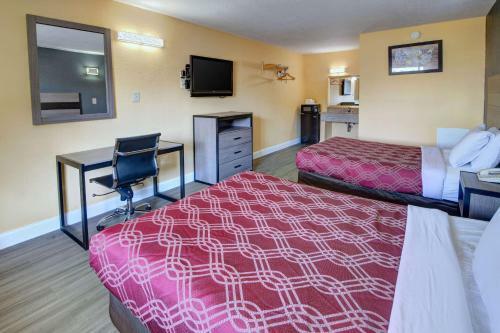 Hotel Econo Lodge At Military Circle