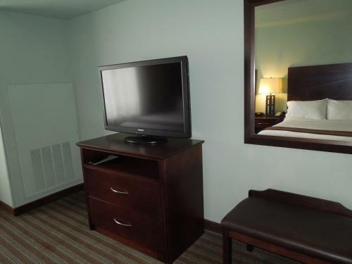 Holiday Inn Hotel & Suites Gateway