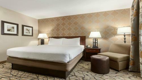 Holiday Inn Hotel & Suites Gateway