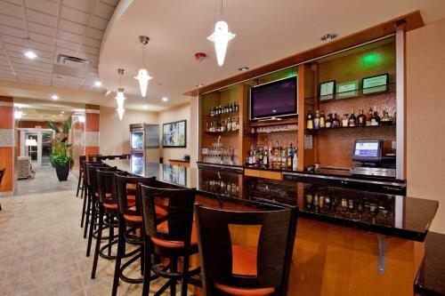 Holiday Inn Hotel & Suites Gateway