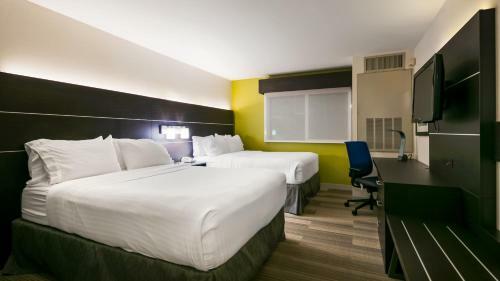 Holiday Inn Express Hotel & Suites Everett