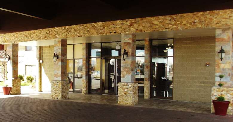 Best Western Plus Lake Front Hotel