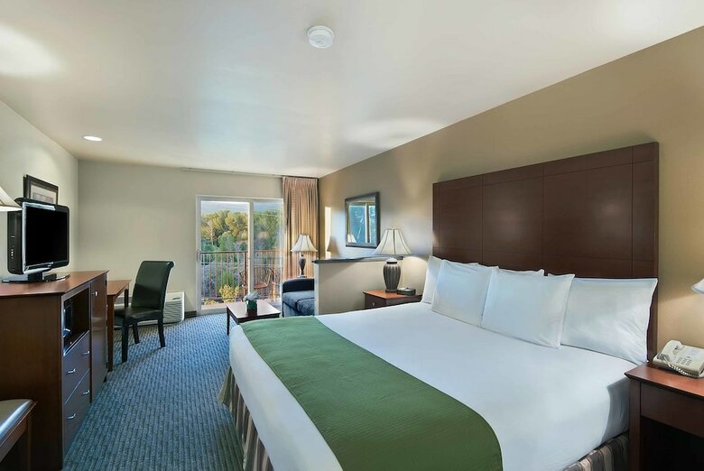 Hotel Oxford Suites Yakima
