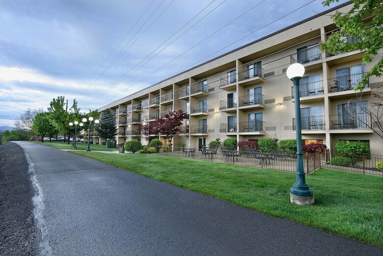 Hotel Oxford Suites Yakima