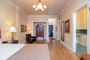 Marqueen Hotel