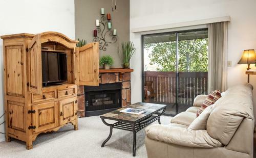 Hotel Powderwood Condominiums