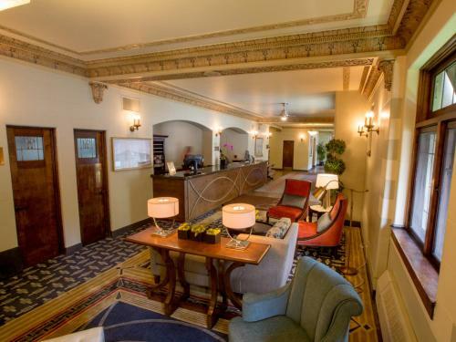 Plaza Hotel - Milwaukee