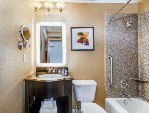 Crowne Plaza Hotel Milwaukee Airport