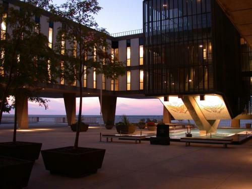 Crowne Plaza Hotel Milwaukee Airport