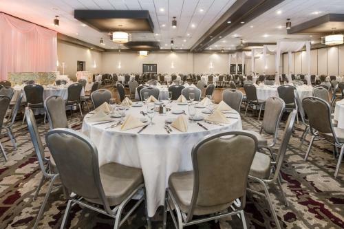 Crowne Plaza Hotel Milwaukee Airport