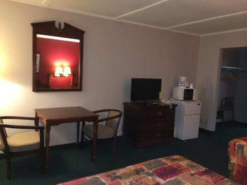 Motel Rapids Inn & Suites