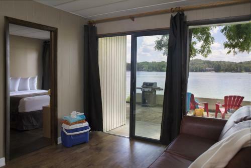 Delton Oaks Resort Motel