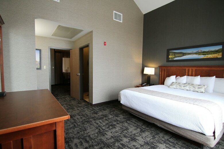 Casper C'mon Inn Hotel & Suites