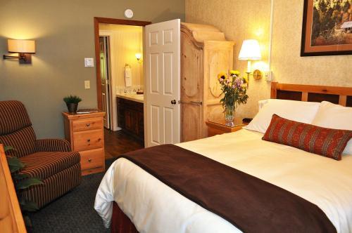Hotel Getaways At Olympic Village Inn