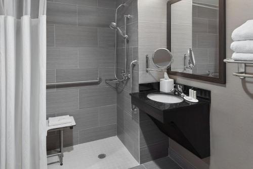 Holiday Inn Hotels Staten Island
