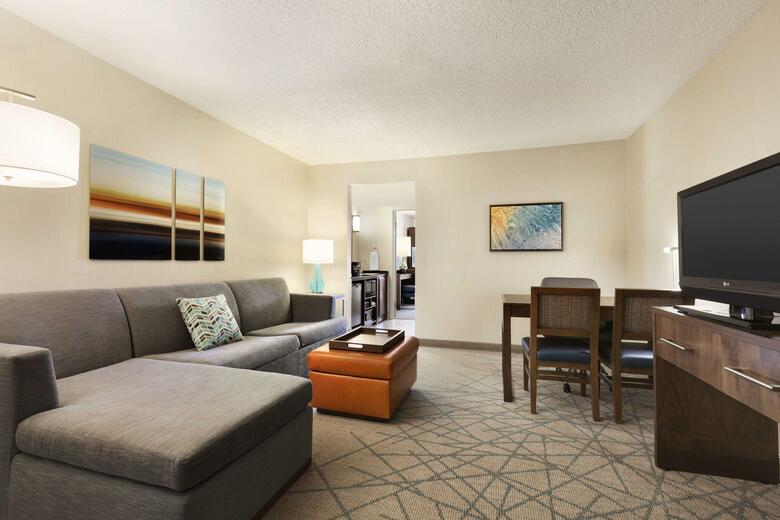 Hotel Embassy Suites
