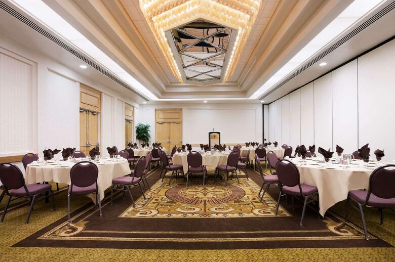 Hotel Embassy Suites