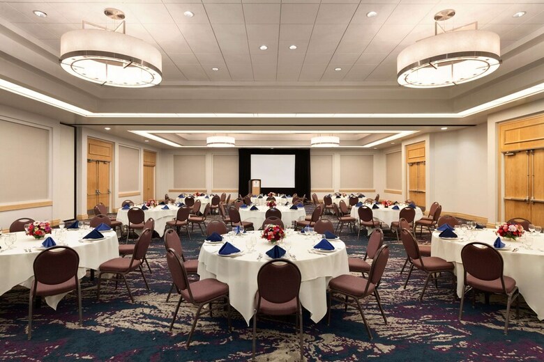 Hotel Embassy Suites