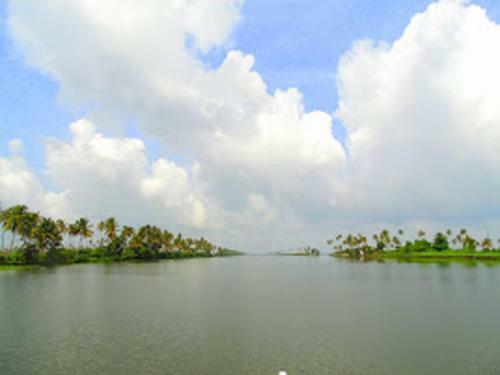 Eco Trails Houseboats