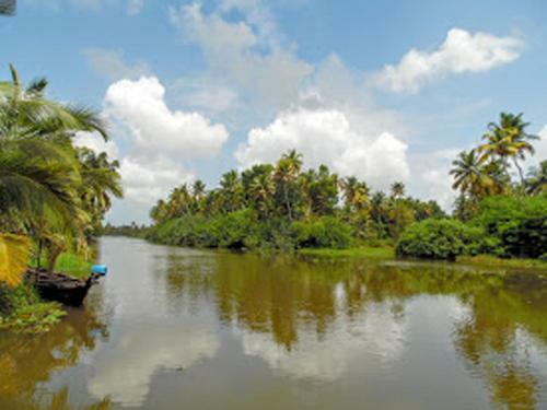 Eco Trails Houseboats