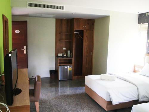 Phuket Ecozy Hotel