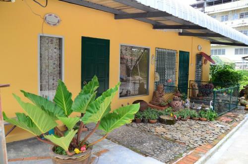 Hostal Casa Theresa Guest House