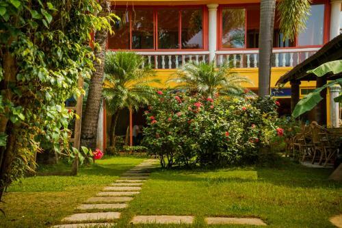 Papa Jolly's Boutique Hotel