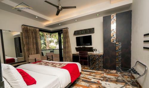 Silver Arch Hotel