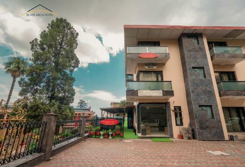 Silver Arch Hotel