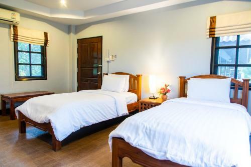 Hotel Baanrimnam Resort Trat