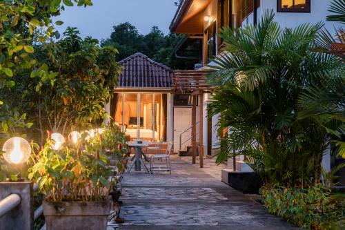 Hotel Baanrimnam Resort Trat