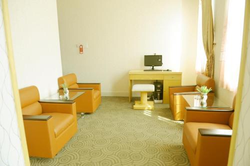 Holiday Hotel