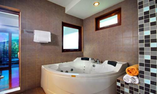 4 Bedroom Villa In Chaweng (p1)