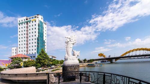 Da Nang Riverside Hotel