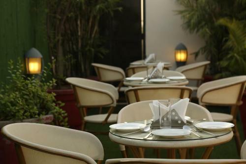 Hotel Woodapple Residency