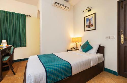 Hotel Home@f37 Kailash Colony Metro