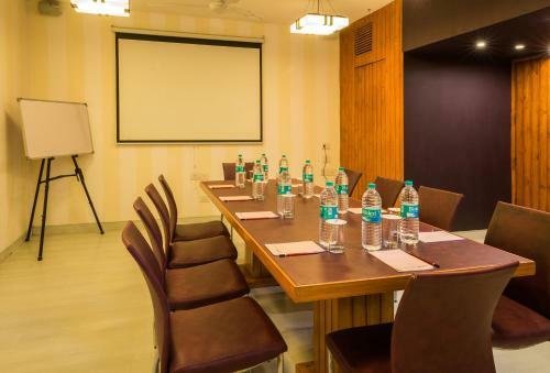 Hotel Home@f37 Kailash Colony Metro