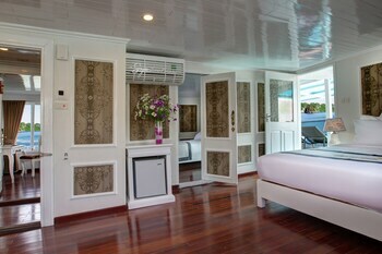 Signature Royal Halong Cruise