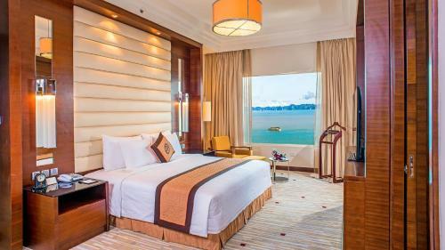 Royal Halong Hotel