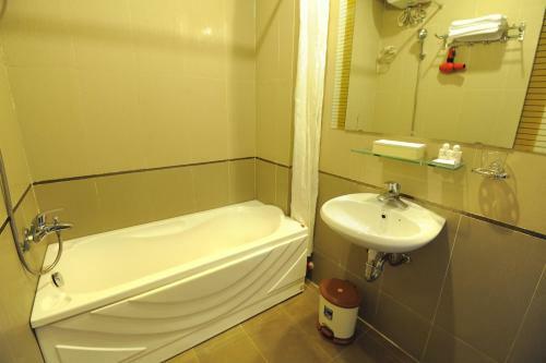 Hue Nino Hotel