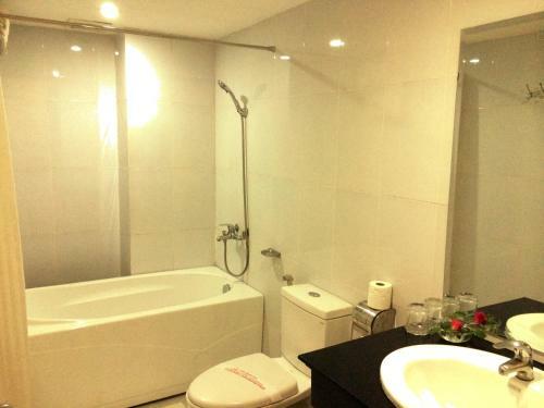 Hanoi Holiday Diamond Hotel
