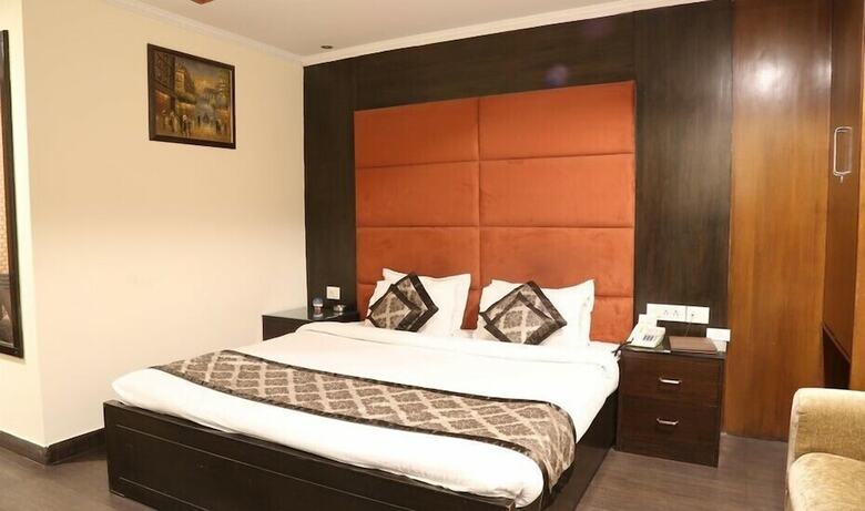 Hotel Chirag Residency